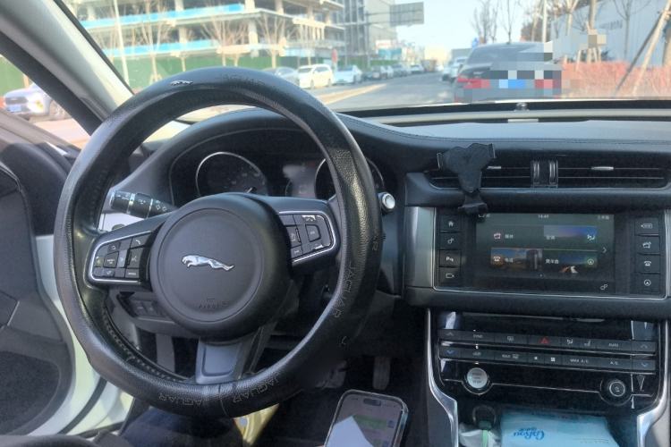 Used Jaguar XF 2016 XF 2.0T Two-Wheel-Drive Luxury Edition