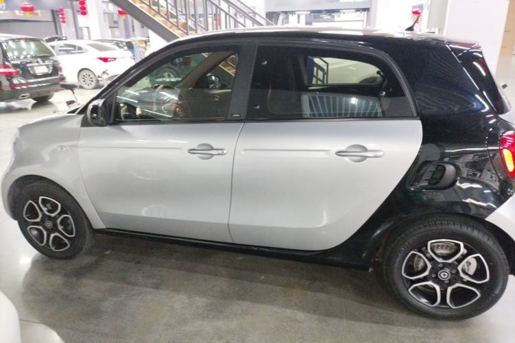 Used smart forfour 2016 0.9T 66 kW Pioneer Edition
