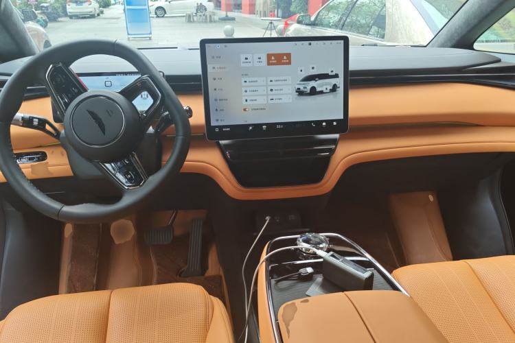 Used Geely Galaxy LEVC L380 2025 805 km Flagship Version All-Wheel Drive Center Console