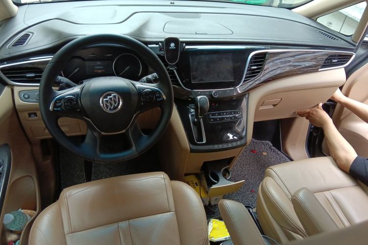 Used Buick GL8 2017 ES 28T Luxury Model China V Standard Center Console