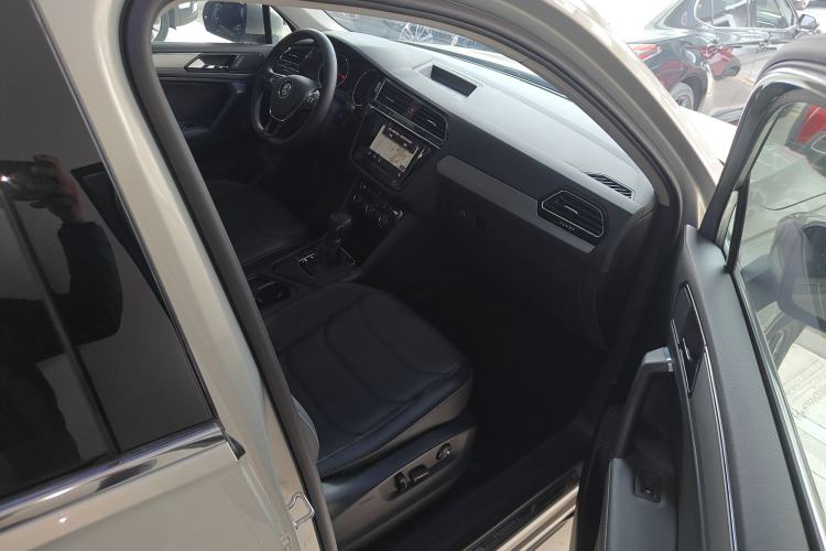 Used Volkswagen Tiguan L 2019 Revised 330TSI Automatic Two-Wheel Drive Smart & Luxury Edition China VI Standard