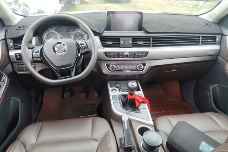 Used FORTHING Joyear X5 2017 Jingxiang Series 1.5T Manual Luxury Model Center Console