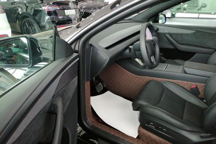 Used Tesla Model Y L 2025 Model Long-Range All-Wheel-Drive Version