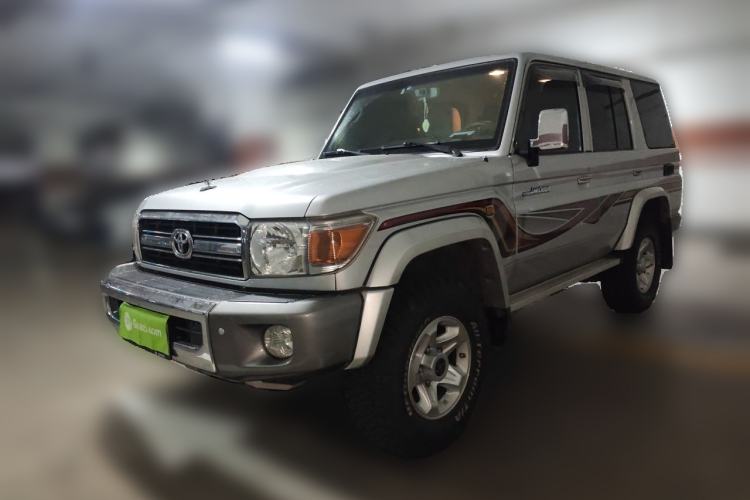 Used Toyota Land Cruiser 2016 Crown Land Cruiser (parallel import), manual transmission, 4.0-liter engine, 5 seats
