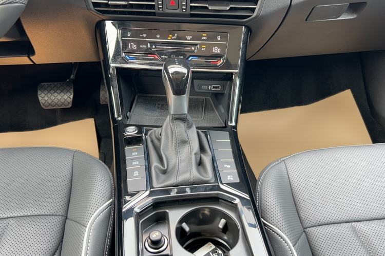 Used Volkswagen Passat 2024 380TSI Dragon Glory Edition Gear Lever