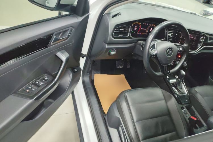 Used Volkswagen T-ROC 2021 280TSI DSG Two-Wheel Drive Comfort Connect Edition
