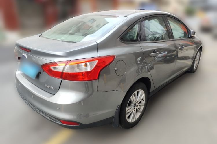 Used Ford Focus 2012 Sedan 1.6L Manual Comfort Model
