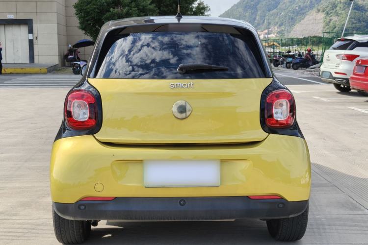 Used smart forfour 2016 1.0L 52 kW Passion Edition
