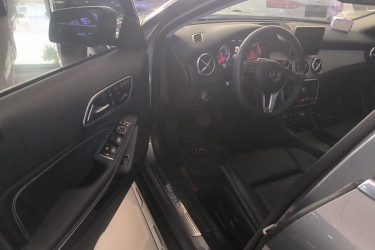 Used Mercedes-Benz GLA 2016 GLA 220 4MATIC Luxury Model Driver Seat