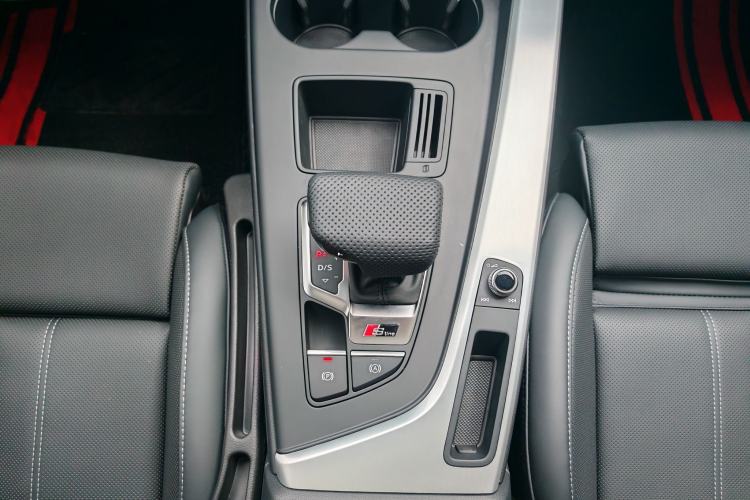 Used Audi A4L 2025 2 Million Units Enjoyment Version 40 TFSI Stylish and Dynamic Type Gear Lever