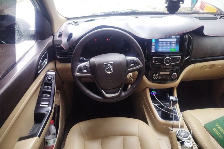 Used Baojun 730 2014 1.5L manual luxury trim 7 seats