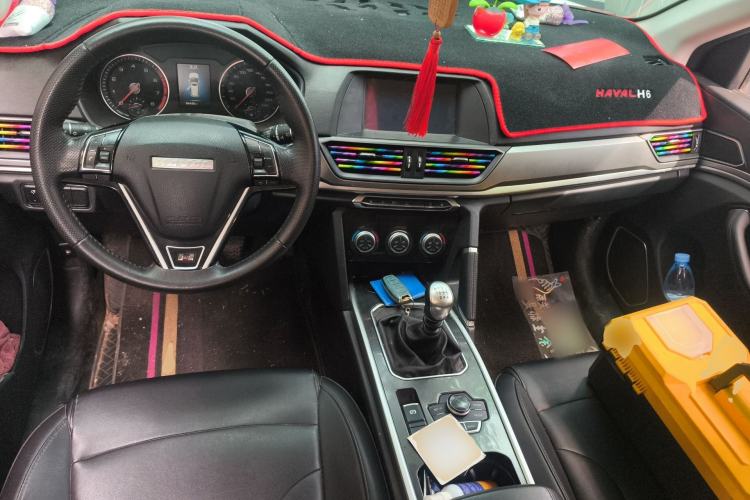 Used Haval H6 2018 Red-Label Sport Version 1.5T Manual Two-Wheel Drive Elite Model Center Console