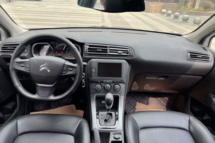 Used Citroen C4 Sega 2018 1.6L Automatic Luxury Model Center Console