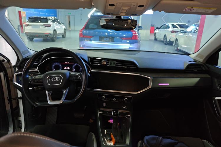 Used Audi Q3 2020 40 TFSI Fashion Dynamic Model Center Console