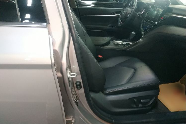 Used Toyota Camry 2021 2.0G Luxury Edition
