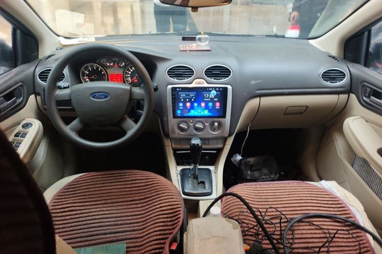 Used Ford Focus 2013 Sedan Classic 1.8L Automatic Base Model Center Console