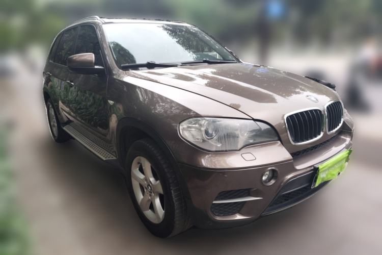 Used BMW X5 2011 xDrive35i Luxury Model Front Right 45 Deg