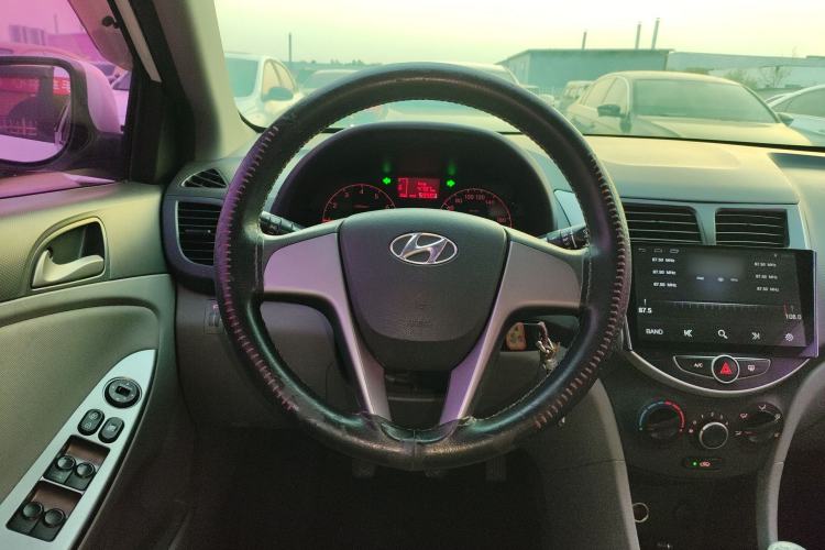 Used Hyundai Verna (older generation) 2014 1.4L Manual Smart GLS Trim Steering Wheel
