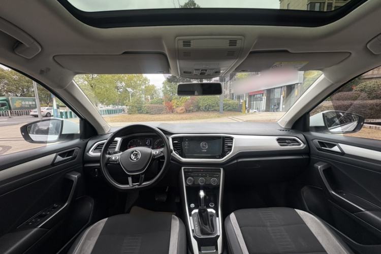 Used Volkswagen T-ROC 2022 280TSI DSG Two-Wheel Drive Elite PLUS Interior 3