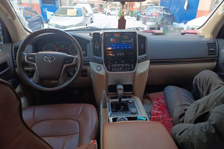 Used Toyota Land Cruiser 2019 4.0L Iron Wheels Refrigerator with Electric Base Basic Version—Middle East
