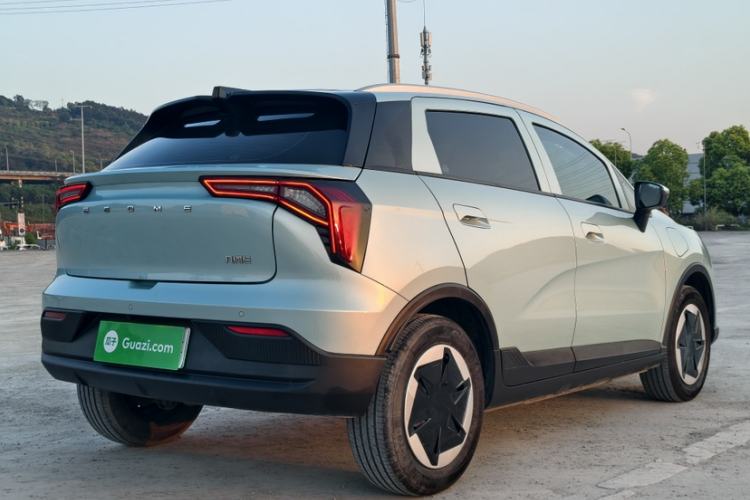 Used Geometry E Firefly 2024 301km Starlight Exterior 1