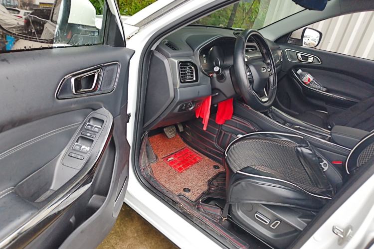 Used Chery Tiggo 8 2018 1.5 TCI Automatic Prestige 7-Seater Driver Seat