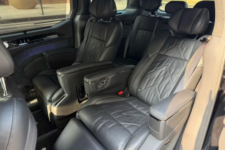 Used Zeekr 009 2024 7-Seater Aisle Version 108 kWh Left Rear Seat