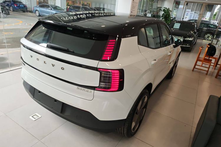 Used Volvo EX30 2025 Rear-Drive Long-Range Plus Model
