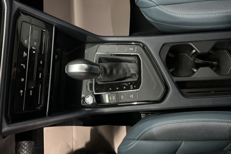 Used Volkswagen Tharu 2024 300TSI Two-Wheel-Drive Full Moon Edition Gear Lever