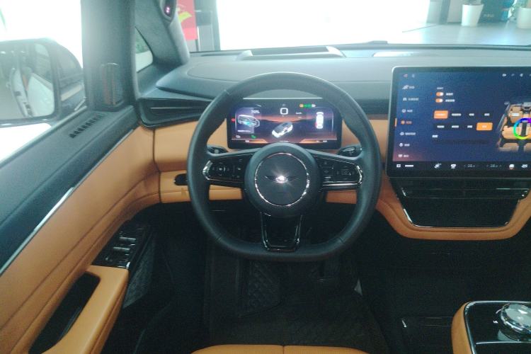 Used Geely Galaxy LEVC L380 2024 140-Degree 6-Seater All-Wheel-Drive Ultra Steering Wheel