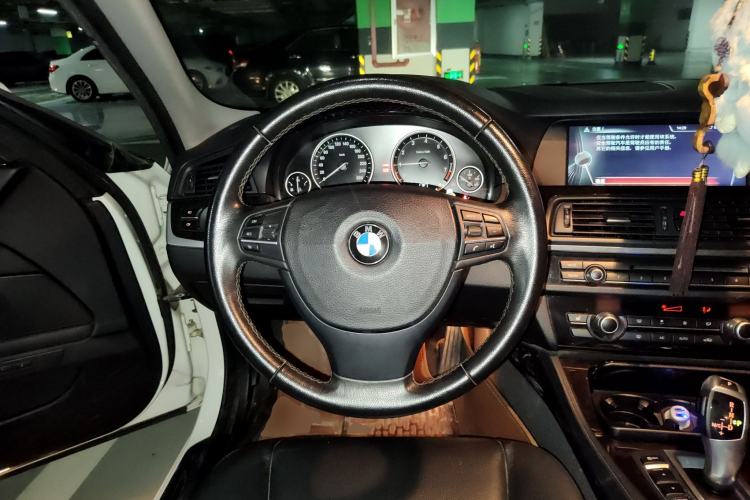 Used BMW 5 Series 2013 525Li Leading Model Steering Wheel
