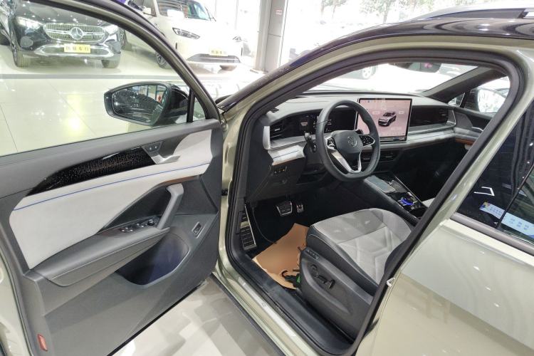 Used Volkswagen Tayron 2025 Tiguan L 380TSI 4Motion Luxury Easy Package Driver Seat