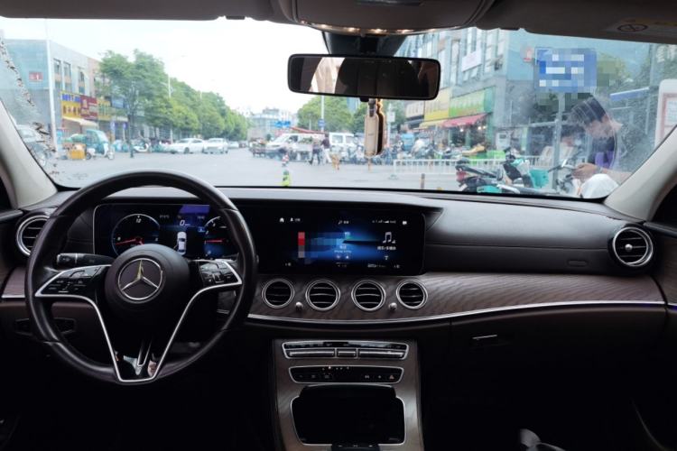 Used Mercedes-Benz E-Class 2021 E 300 L Stylish Model Center Console