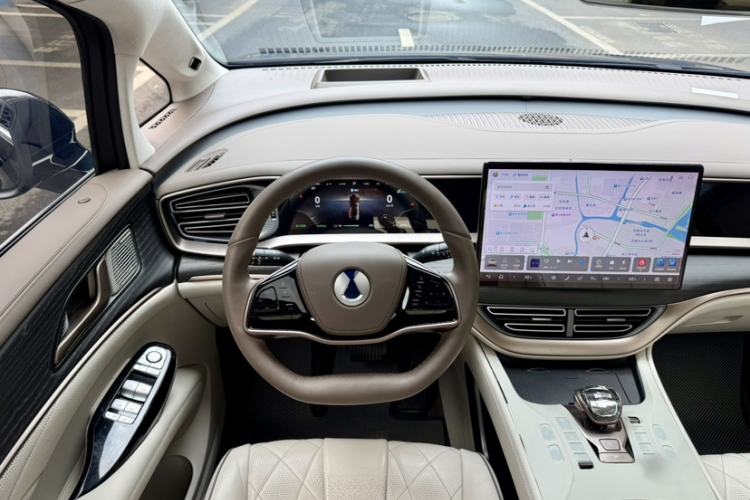 Used Denza D9 2022 EV 600 Four-Wheel Drive Flagship Model
