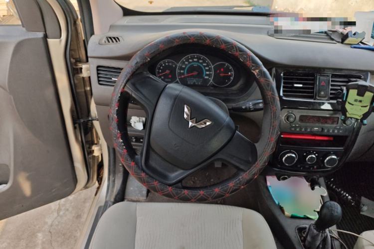Used Wuling Rongguang V 2016 1.5L Standard Version Steering Wheel