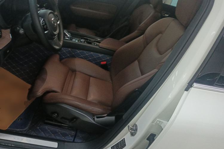 Used Volvo XC60 2023 B5 4x4 Smart Luxury Edition
