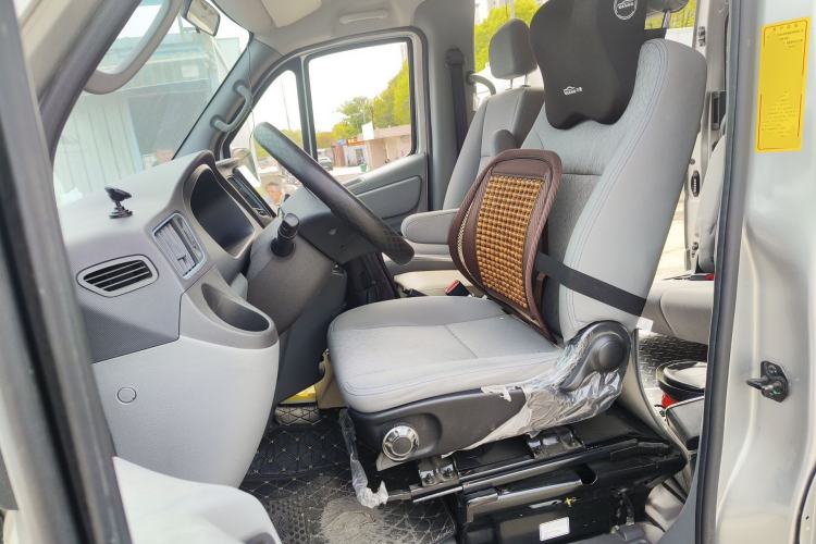 Used Foton Toano 2023 2.0T Automatic Jixiang Multi-Function Long-Wheelbase Mid-Height Rear Single Tire – Available in 6/7/9-Seater Configurations Left Front Seat