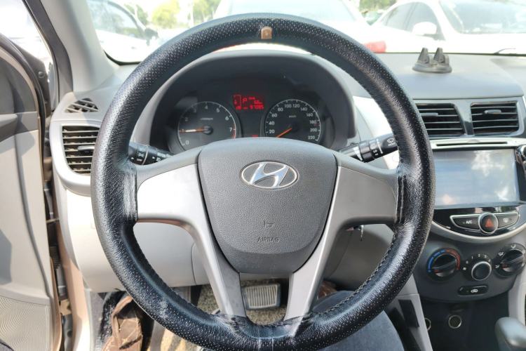 Used Hyundai Verna (older generation) 2014 1.4L Automatic Smart GLS Steering Wheel