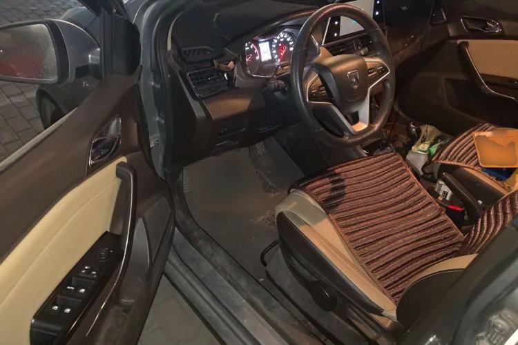 Used Baojun 310W 2017 1.5L Manual Fashion Model China V