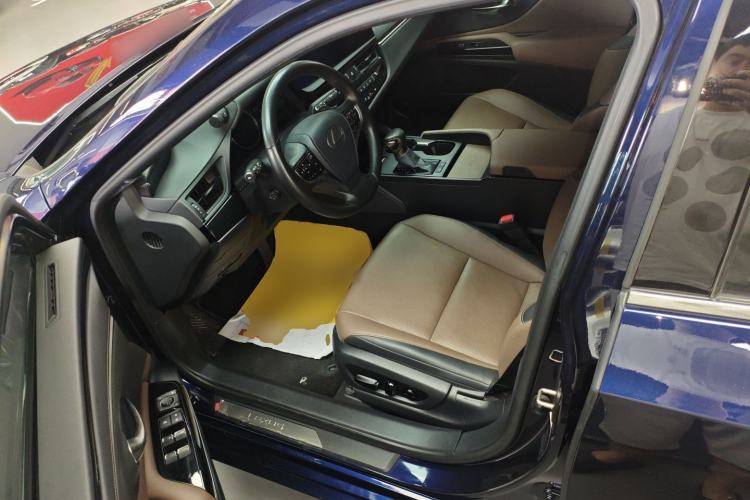 Used Lexus ES 2022 200 Excellence Edition Driver Seat