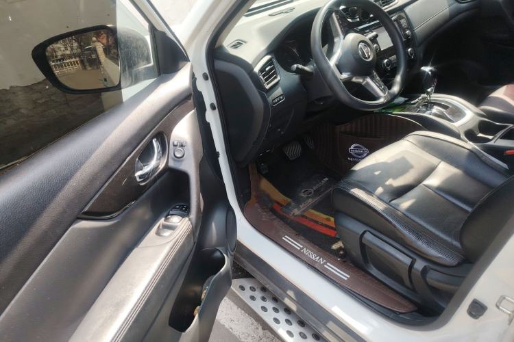 Used Nissan X-Trail 2017 2.0L CVT Comfort Edition 2WD Interior 3