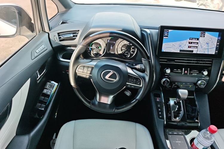 Used Lexus LM 2020 300h Four-Seat Grand Edition
