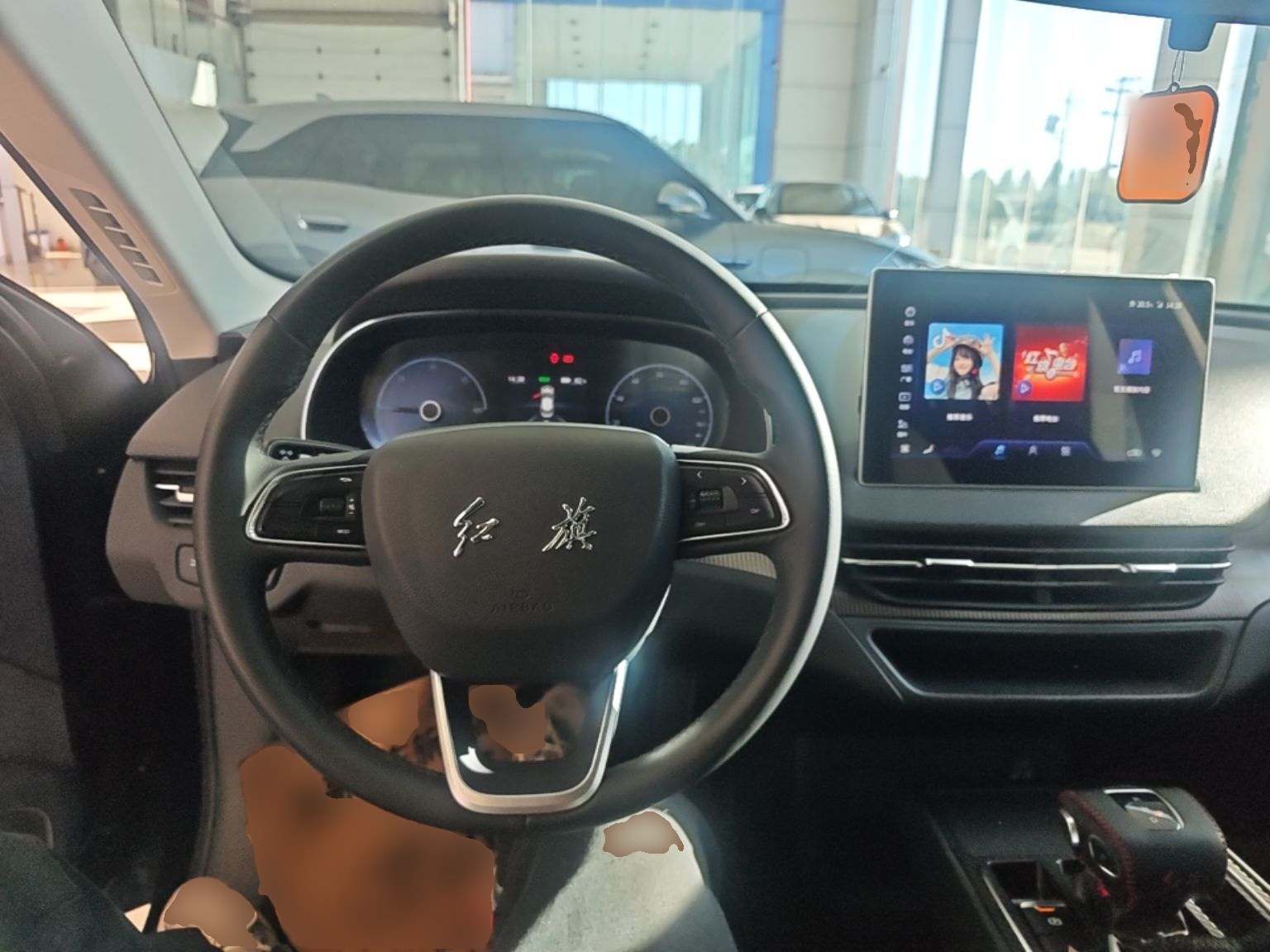 Hongqi E-QM5 2023 Base Travel Edition — снимка 13