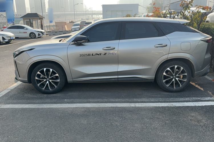 Used Changan UNI-Z New Energy 2024 Blue Whale Smart Electric iDD 125km Excellence Model
