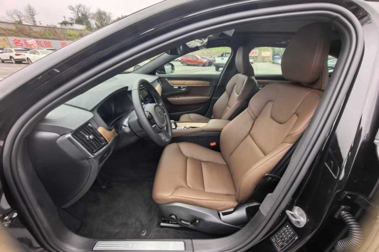 Used Volvo S90 2025 B5 Zhiyi Luxury Edition
