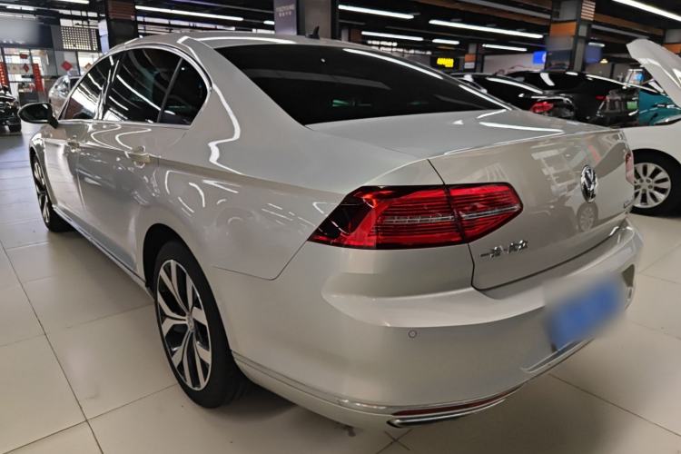 Used Volkswagen Magotan 2019 330TSI DSG Luxury Model China V Standard Exterior 2