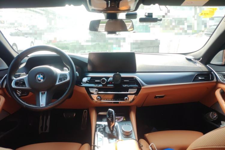 Used BMW 5 Series 2021 530i M Sport Package Center Console