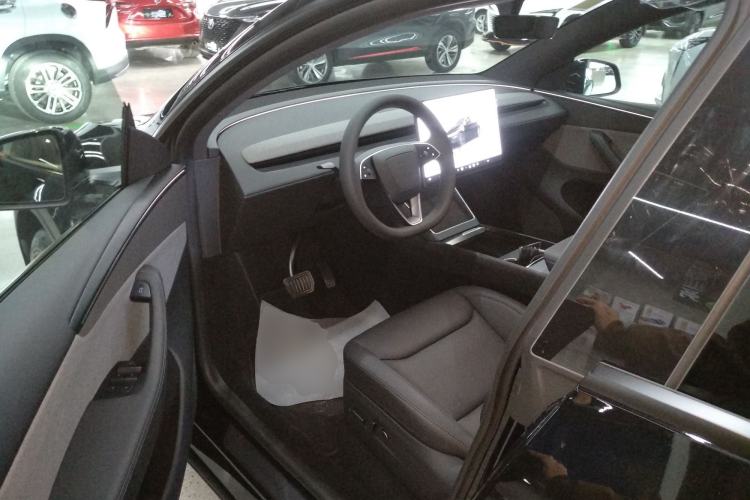 Used Tesla Model Y 2026 Rear-Drive Model
