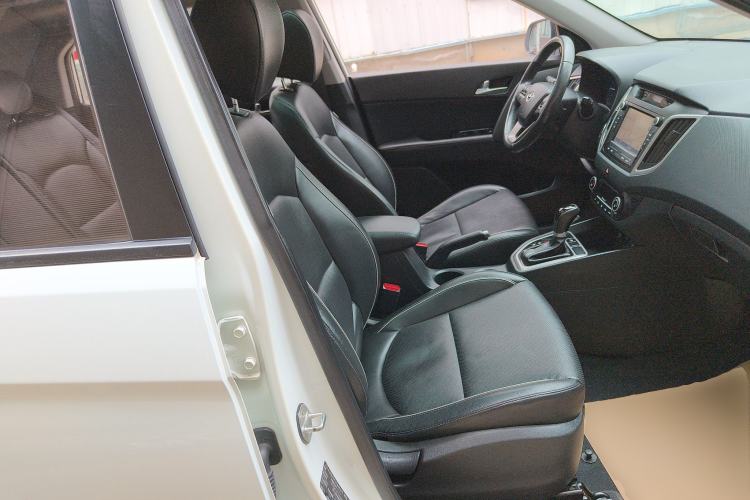 Used Hyundai ix25 2015 1.6L Automatic Two-Wheel-Drive Deluxe DLX Model Right Front Seat