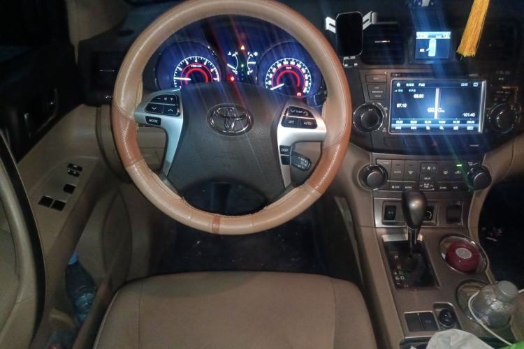 Used Toyota Highlander 2012 2.7L Two-Wheel Drive 7-Seater Luxury Edition
